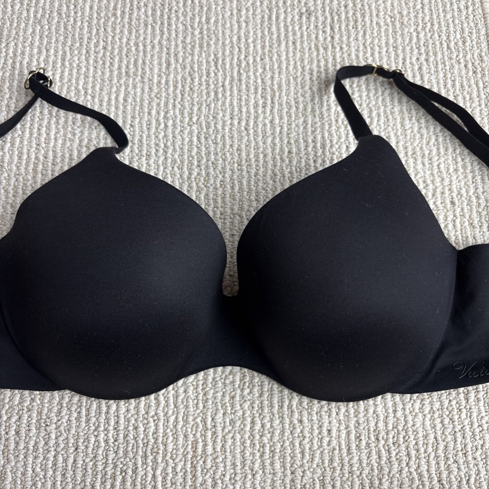 Victoria's Secret Incredible lined perfect coverage underwire black 32DD Bra